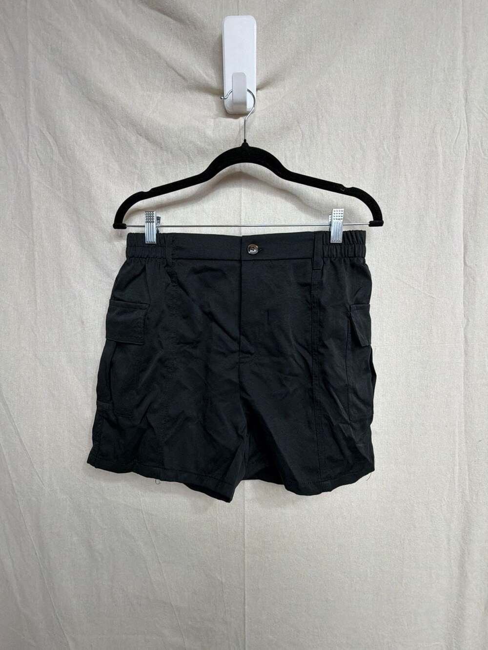 Social Tourist Cargo Shorts Size M Black Nylon